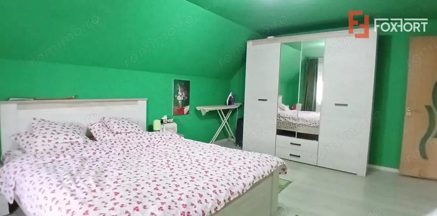 Casă cu 5 camere cu Teren 845 Mp în Sânmihaiu Român