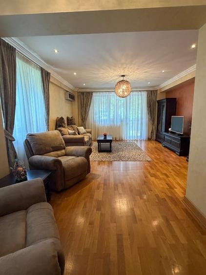 Apartament cu 3 camere decomandat în Copou