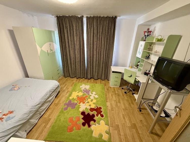 Apartament cu 3 camere decomandat în Micro 3