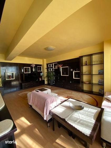 Apartament cu 3 camere decomandat în Calea București