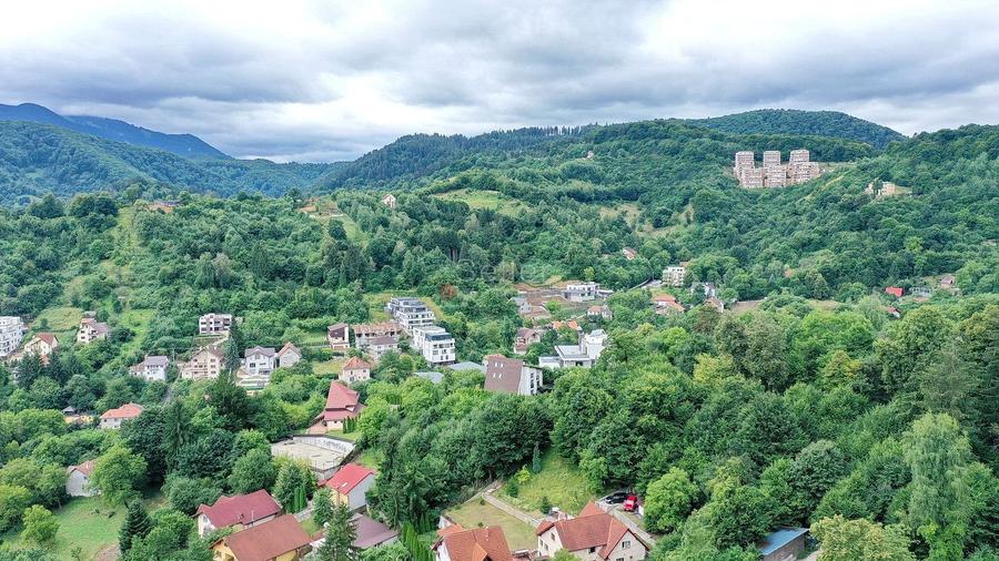 Teren Construcții intravilan de 2700 mp, în Drumul Poienii