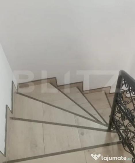 Casă cu 8 camere cu Teren 60 Mp în Astra