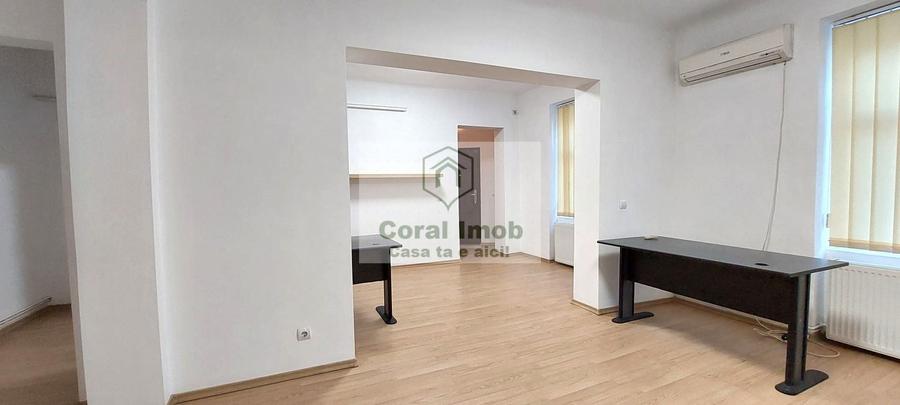 Apartament cu 3 camere semidecomandat, mobilat în Pache Protopopescu