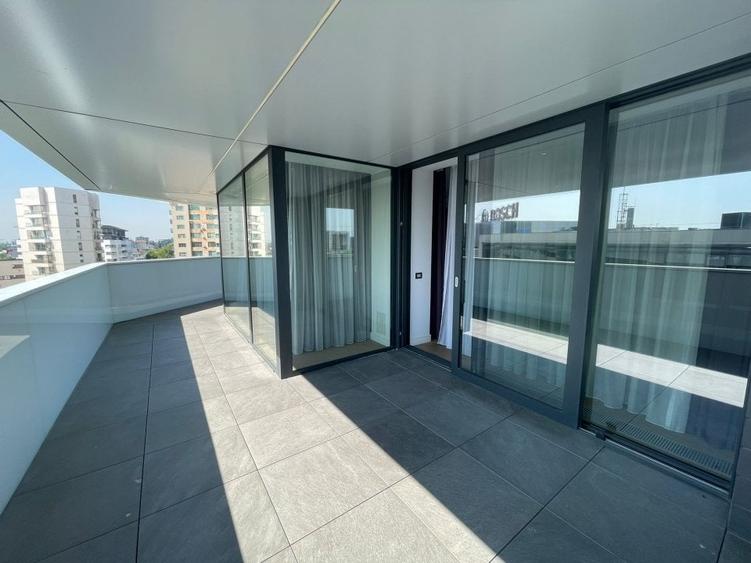 Apartament cu 4 camere decomandat, mobilat în Băneasa