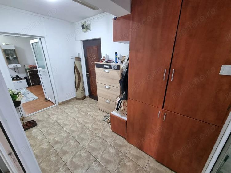 Apartament cu 2 camere decomandat în Km 4