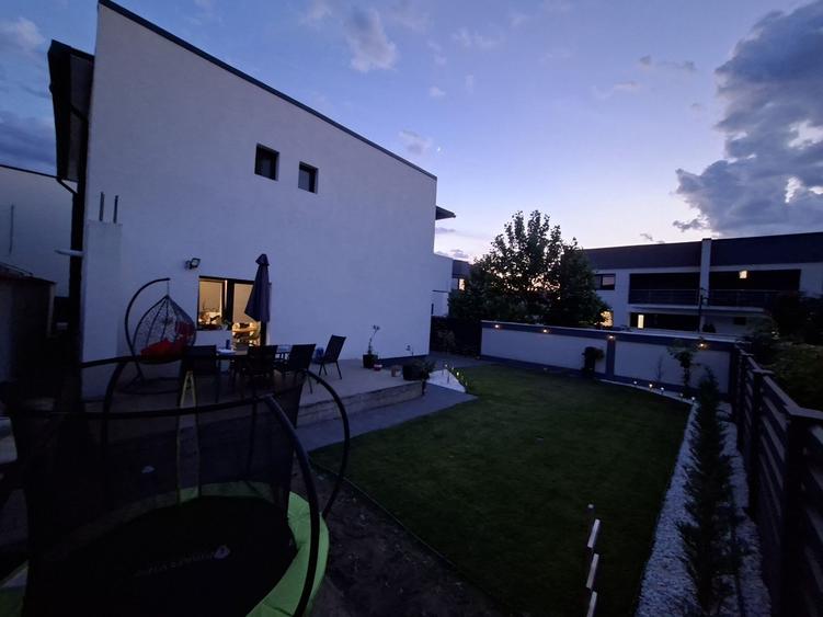 Casă cu 4 camere în Central