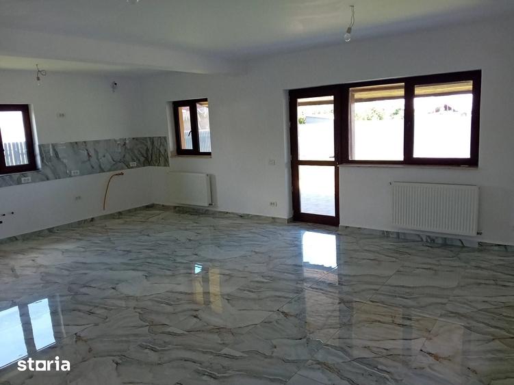 Casă cu 4 camere cu Teren 571 Mp în Crevedia