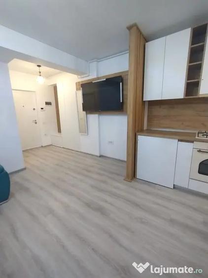 Apartament cu 2 camere semidecomandat în Micro 17