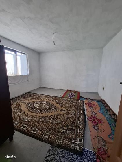Casă cu 4 camere cu Teren 1118 Mp în Central