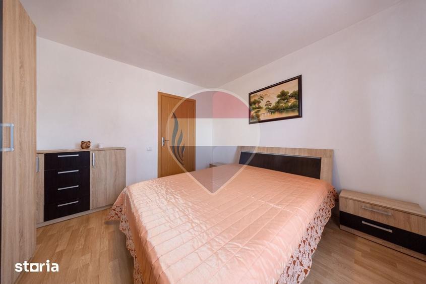 Apartament cu 3 camere decomandat în Tractorul