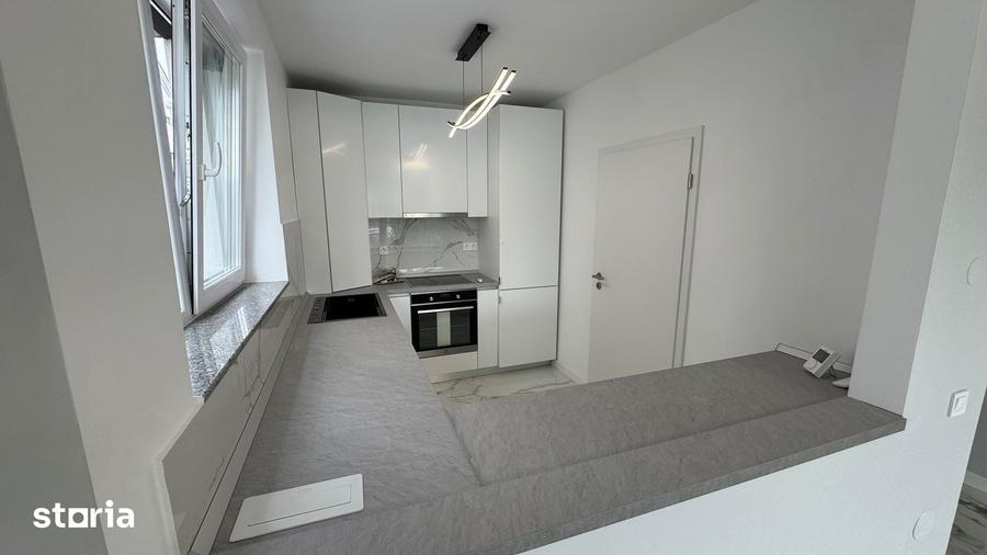 Apartament cu 3 camere decomandat în Cristian