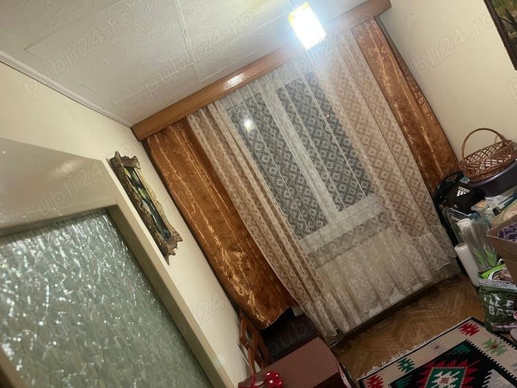 Apartament cu 3 camere semidecomandat în Dărmănești