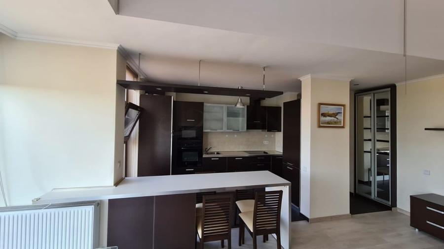 Apartament cu 4 camere semidecomandat, mobilat în Pipera