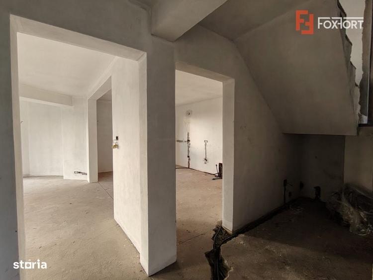 Casă cu 4 camere în Sânandrei