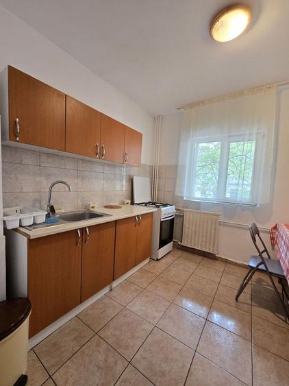Apartament cu 2 camere decomandat, mobilat în Brâncoveanu