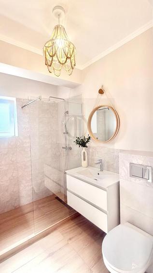 Apartament cu 3 camere semidecomandat în Florești