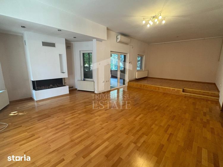 Casă cu 8 camere cu Teren 387 Mp în Central