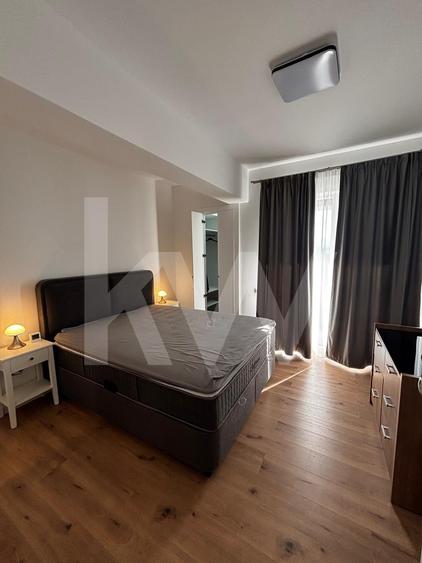Apartament cu 3 camere semidecomandat, mobilat în Periferie