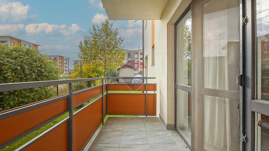 Apartament cu 2 camere decomandat în Tractorul