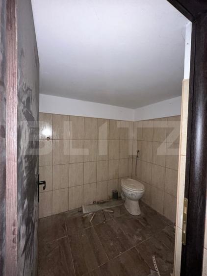 Casă individuală cu 6 camere cu Canalizare în Central