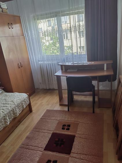 Apartament cu 4 camere decomandat în Dacia