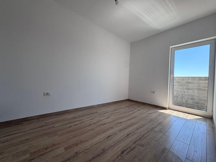 Duplex cu 4 camere cu Canalizare în Moșnița Nouă