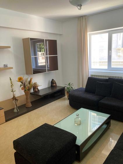 Apartament cu 3 camere decomandat în Exterior Vest