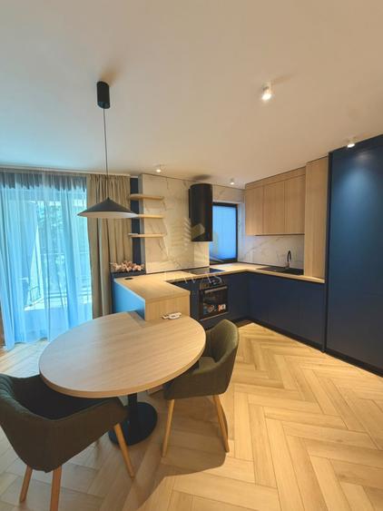 Apartament cu 2 camere semidecomandat, mobilat în Semicentral