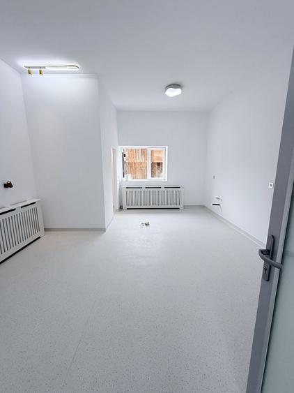 Spațiu comercial, de 48 mp, în Central