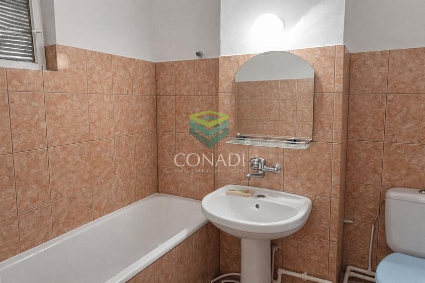 Apartament cu 4 camere decomandat în Central