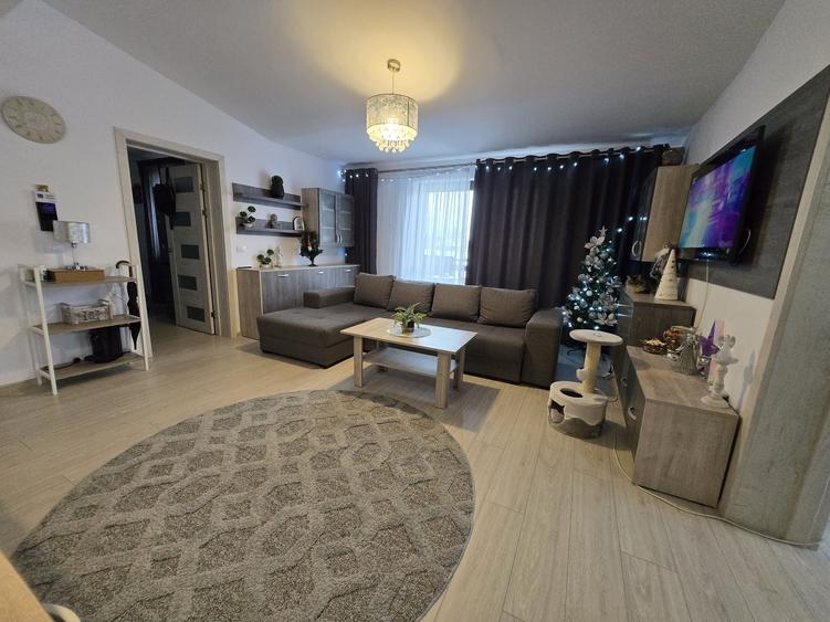 Apartament cu 3 camere semidecomandat în Fălticeni