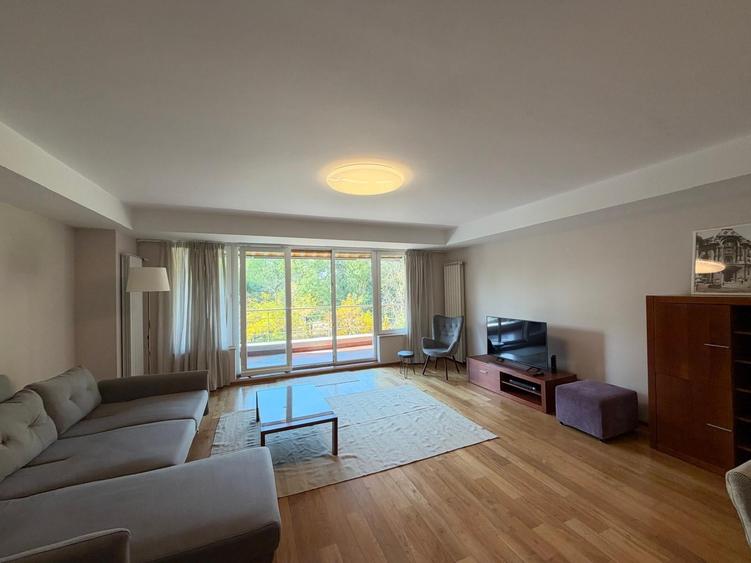 Apartament cu 3 camere decomandat, mobilat în Herăstrău