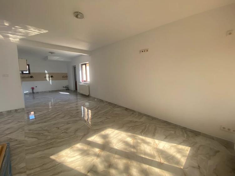 Casă cu 5 camere decomandat cu Teren 300 Mp în Valu lui Traian