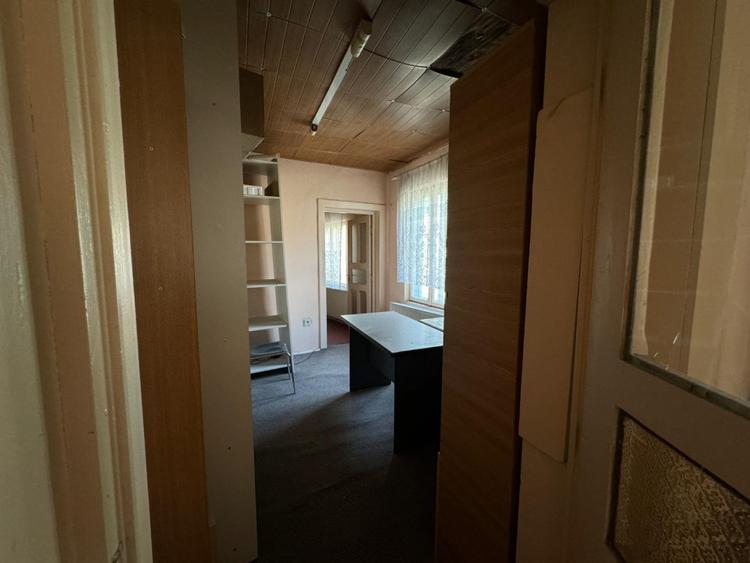 Casă individuală cu 7 camere cu Canalizare în Ultracentral