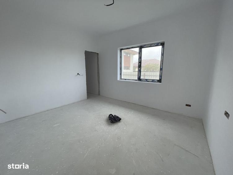 Casă cu 4 camere cu Teren 340 Mp în Clinceni