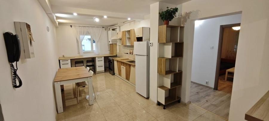 Apartament cu 2 camere decomandat în Runcu