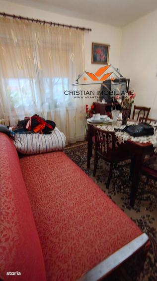 Apartament cu 3 camere semidecomandat în Cetate