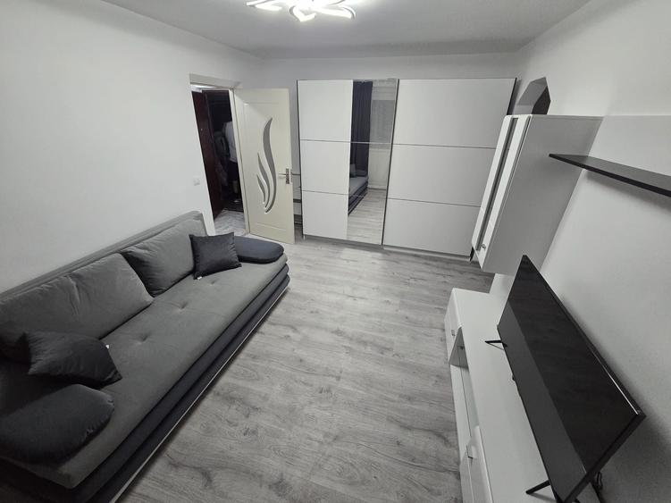Apartament cu 3 camere nedecomandat în Politehnica
