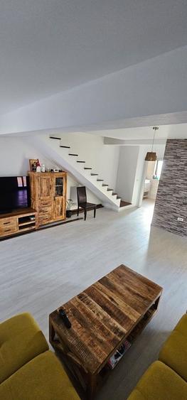 Duplex cu 4 camere cu Canalizare în Giroc