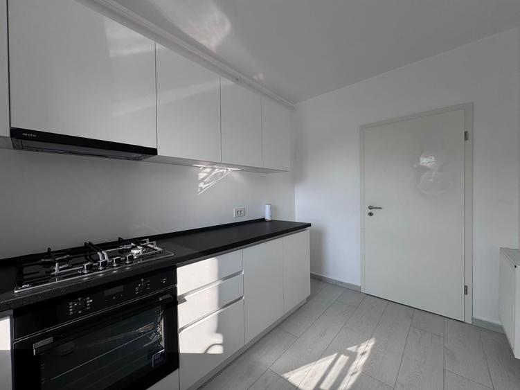 Apartament cu 2 camere decomandat, mobilat în Tractorul