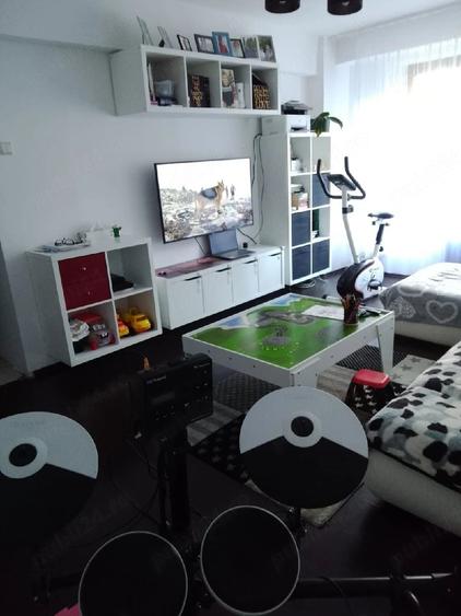 Apartament cu 4 camere decomandat în Rogerius