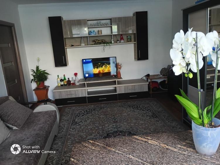 Apartament cu 2 camere semidecomandat în Silișteni