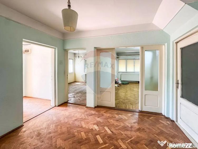 Casă cu 4 camere cu Teren 1145 Mp în Central