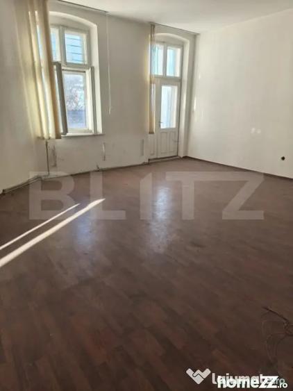 Spațiu comercial, de 1,883 mp, în Central