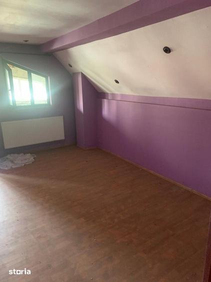 Casă cu 5 camere cu Teren 271 Mp în Enachiță Văcărescu