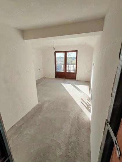 Casă cu 5 camere cu Teren 1644 Mp în Văcărești