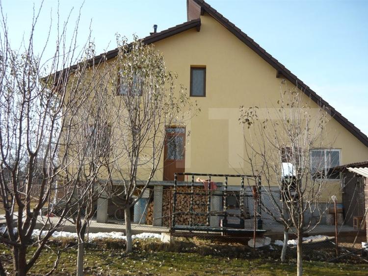 Casă individuală cu 4 camere cu Canalizare în Nord-Est