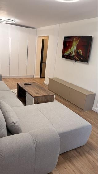 Apartament cu 3 camere decomandat în Exterior Vest