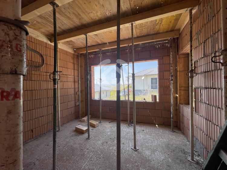 Casă individuală cu 5 camere cu Canalizare în Exterior Est