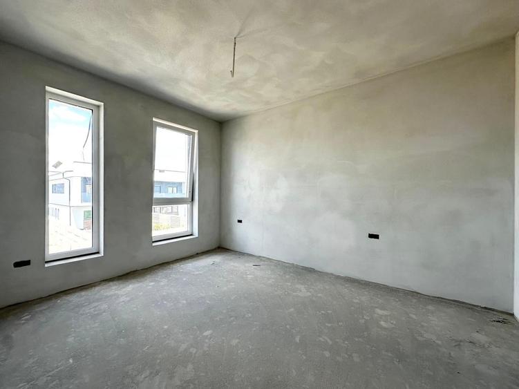 Duplex cu 4 camere cu Canalizare în Moșnița Nouă